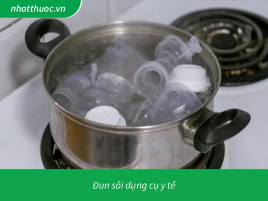 Đun sôi dụng cụ y tế